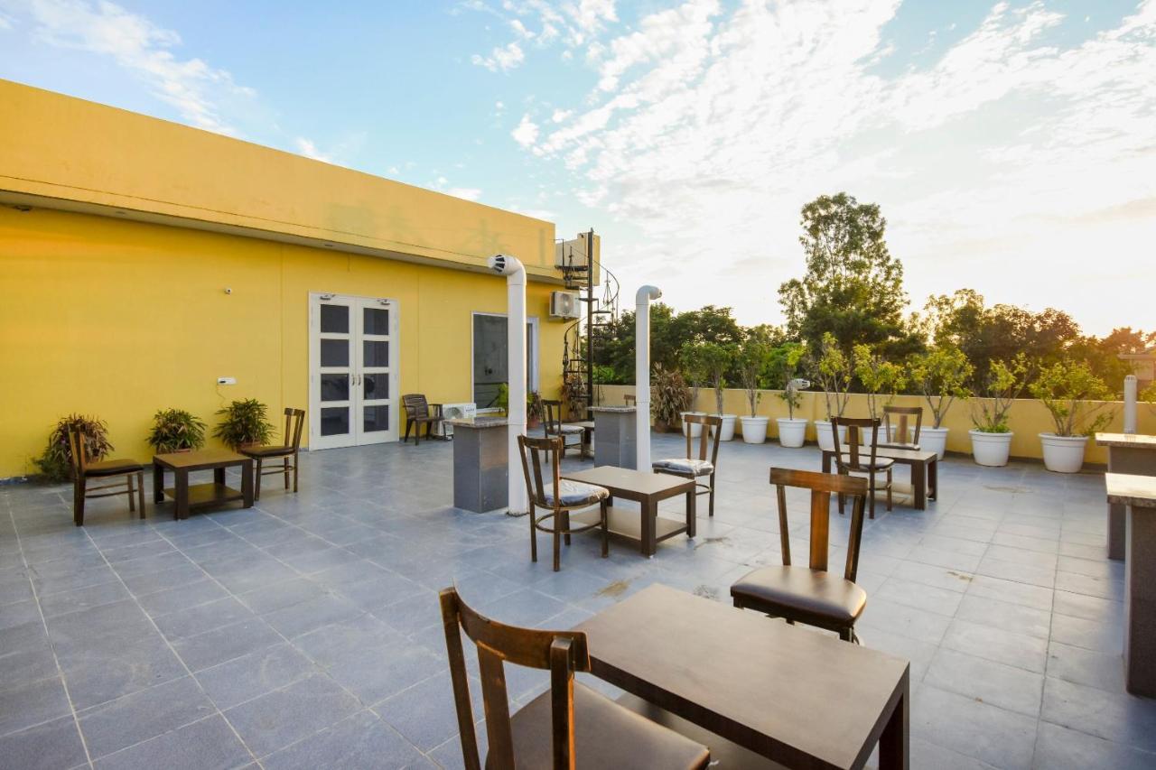 Oyo 75460 Sky High Residency Hotel Ludhiana Ngoại thất bức ảnh