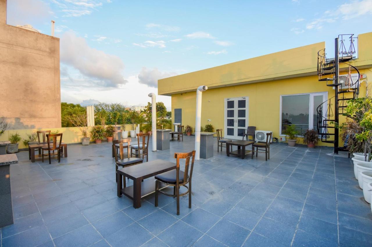 Oyo 75460 Sky High Residency Hotel Ludhiana Ngoại thất bức ảnh