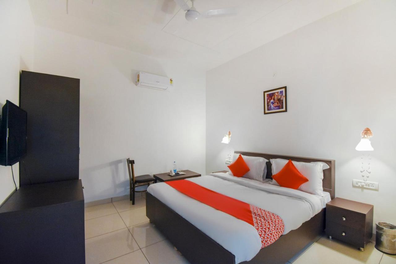 Oyo 75460 Sky High Residency Hotel Ludhiana Ngoại thất bức ảnh