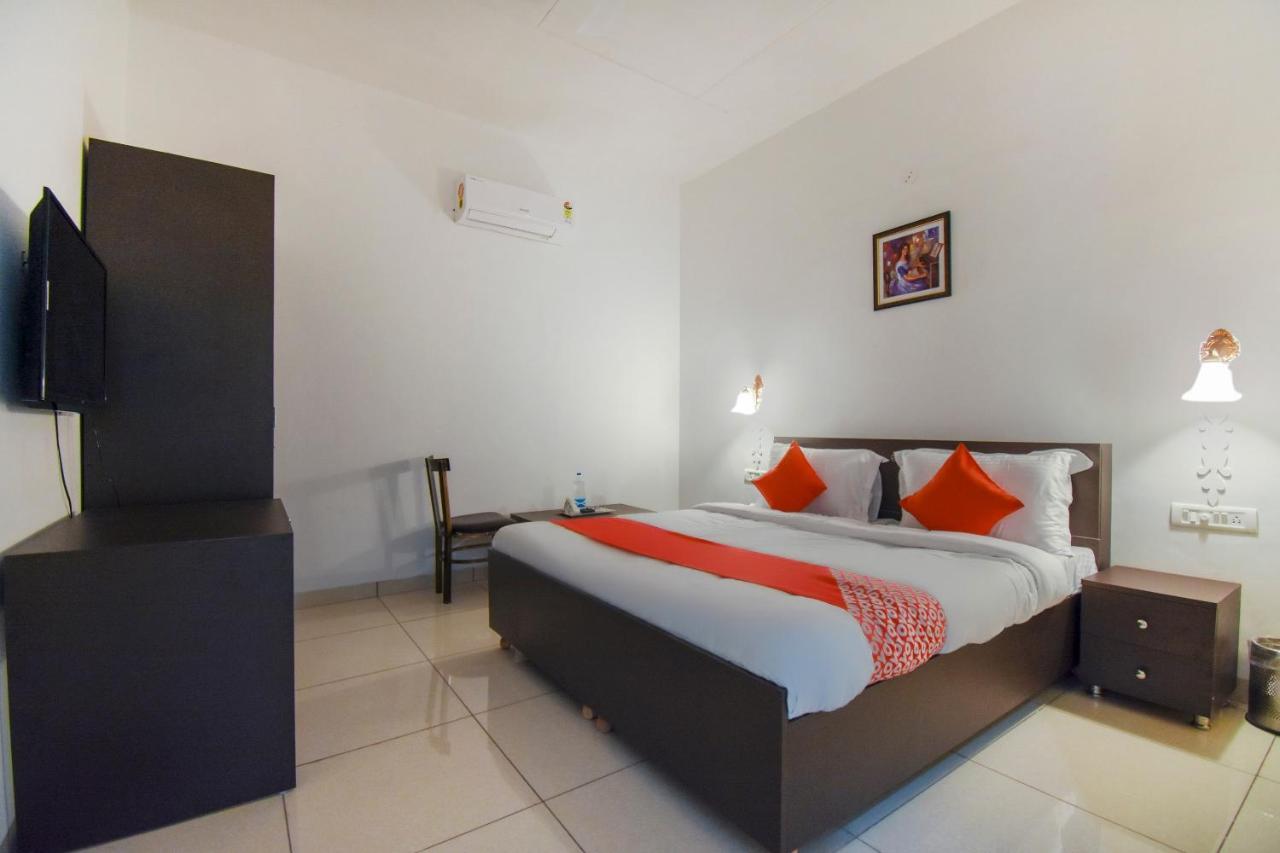 Oyo 75460 Sky High Residency Hotel Ludhiana Ngoại thất bức ảnh