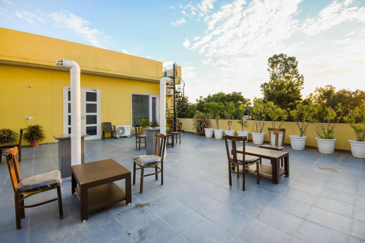 Oyo 75460 Sky High Residency Hotel Ludhiana Ngoại thất bức ảnh
