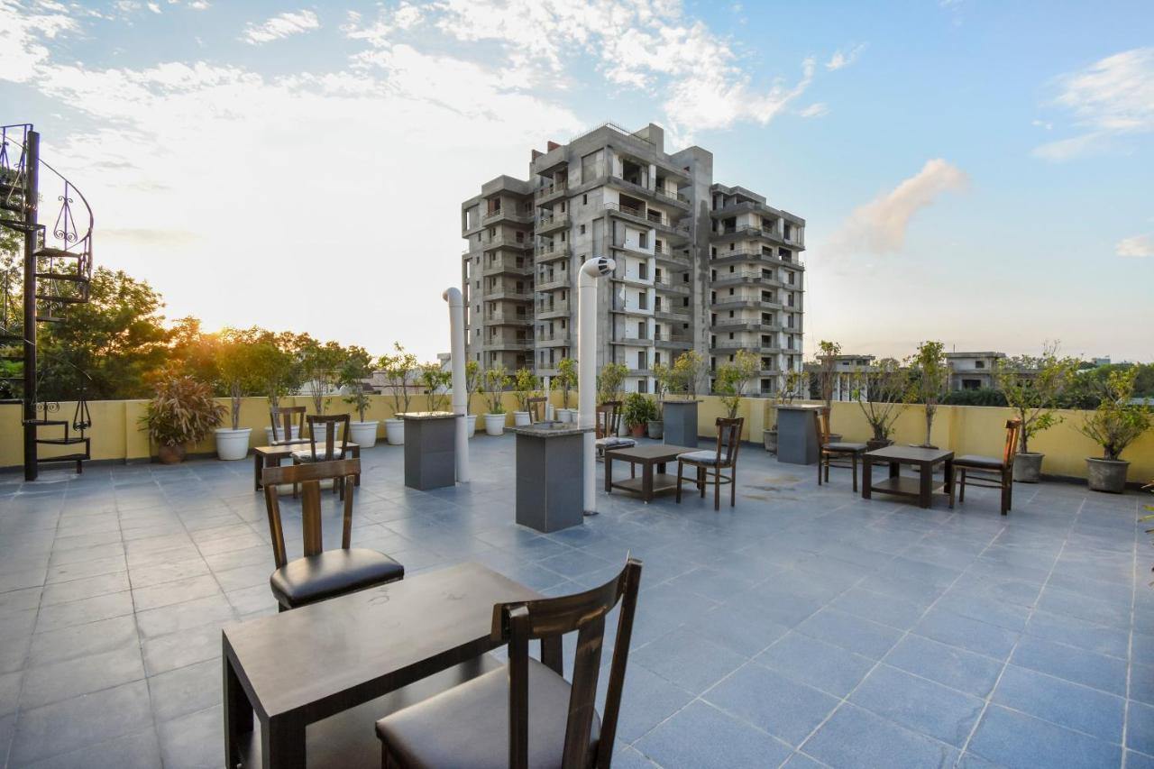 Oyo 75460 Sky High Residency Hotel Ludhiana Ngoại thất bức ảnh
